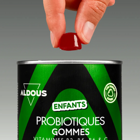 Prise de Probiotiques enfants en gummies Aldous avec dose du complément
